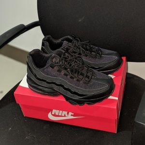 Nike Air Max 95 (BLACK)